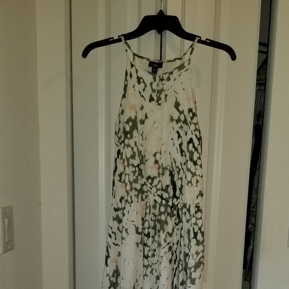 Dress - Picture 2 of 4